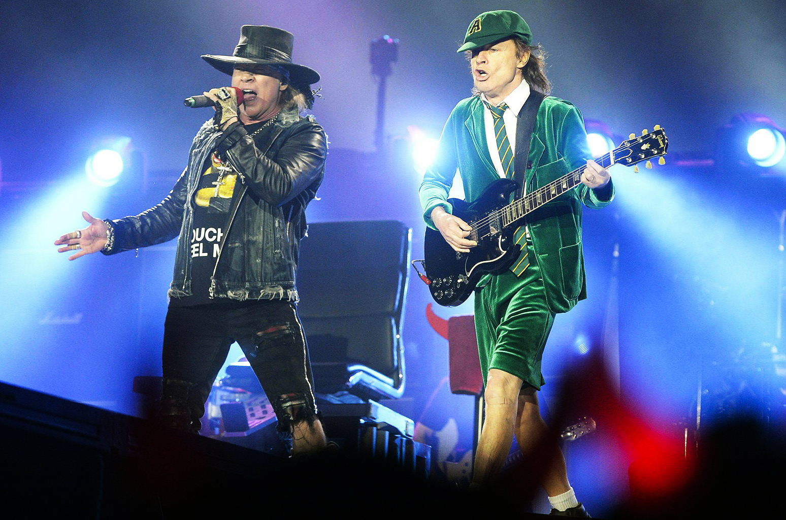 AC/DC continua com Axl nos vocais e vai gravar disco, diz jornalista