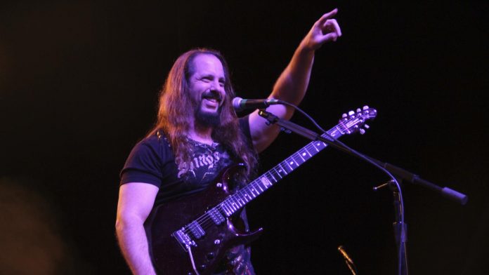 petrucci1