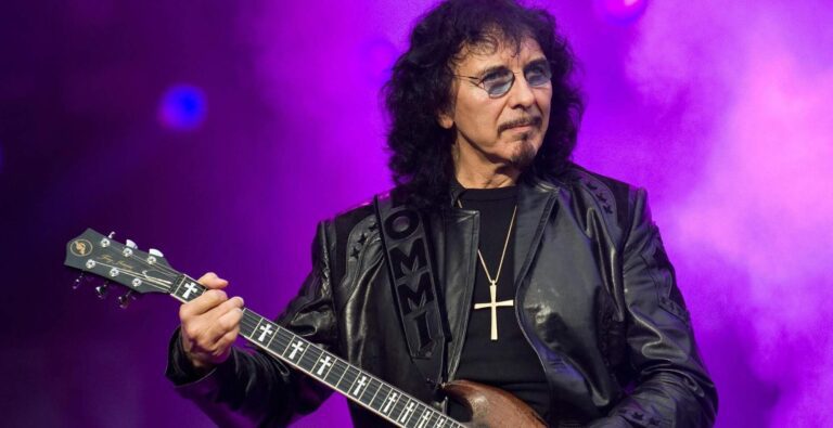 Tony Iommi tocando ao vivo