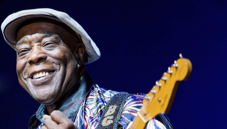 Buddy Guy sorrindo