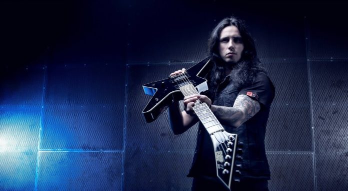 gus g Gus G. posando para foto com uma guitarra