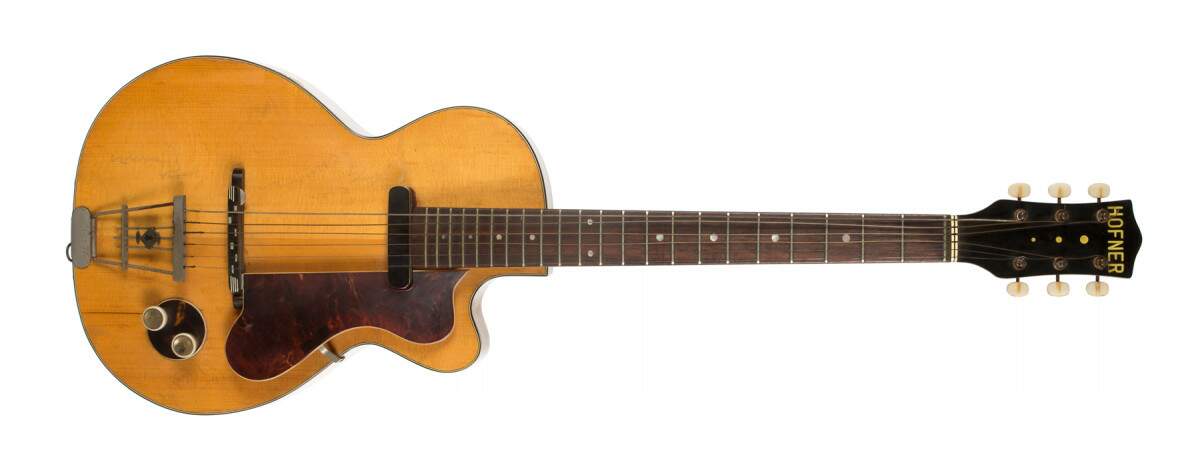 Foto da primeira guitarra do guitarrista dos Beatles, George Harrison.