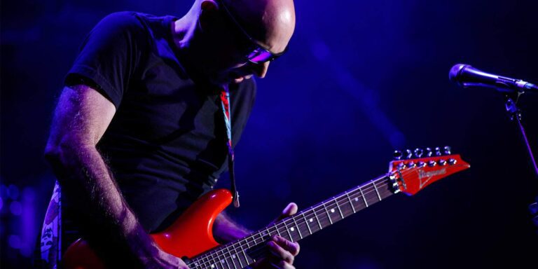 Joe Satriani tocando ao vivo