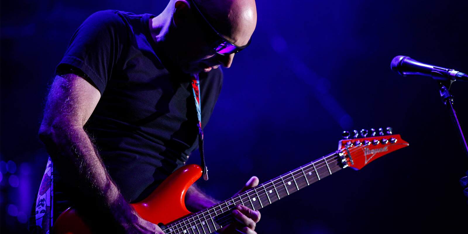 Joe Satriani tocando ao vivo