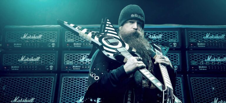 Zakk Wylde e uma parede de Marshalls