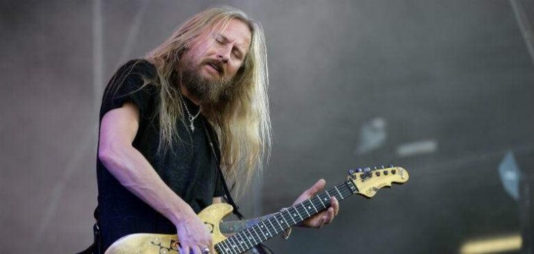 Jerry Cantrell tocando ao vivo