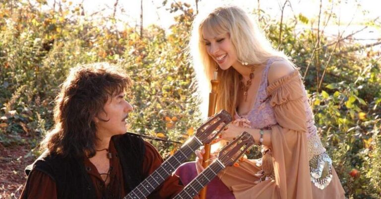 blackmore ao lado de candice night