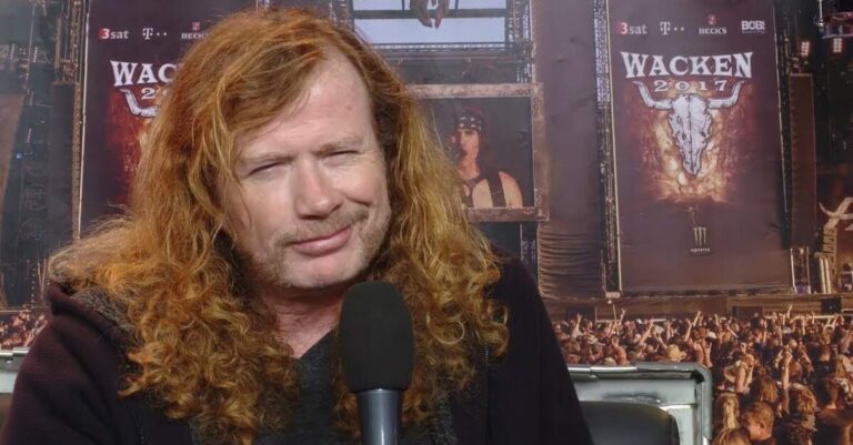 Dave Mustaine dando entrevista