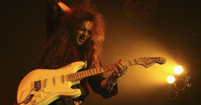 Yngwie Malmsteen tocando ao vivo