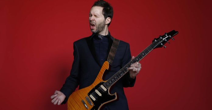 paul-gilbert Paul Gilbert tocando guitarra