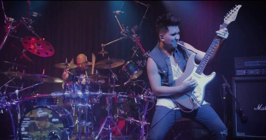 Joe Basilio em clipe ao vivo