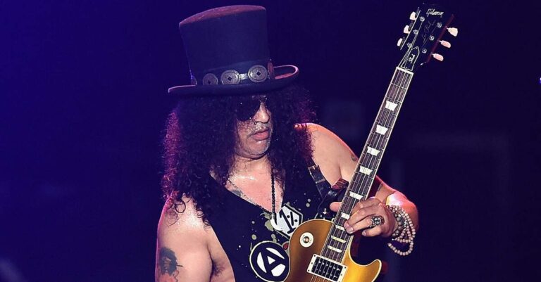 Slash com uma Les Paul Goldtop