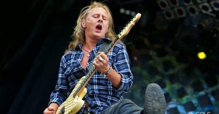 Jerry Cantrell tocando ao vivo