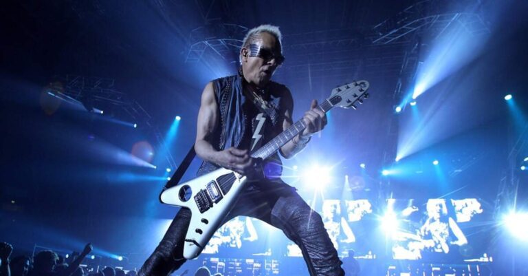 Rudolf Schenker tocando uma Flying V