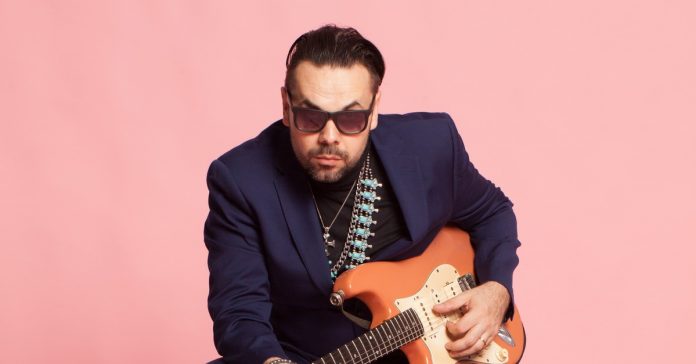 image Igor Prado com uma Stratocaster