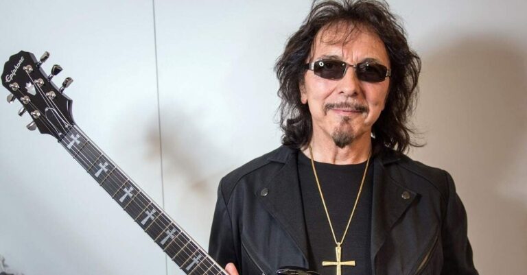 Tony Iommi com uma Epiphone