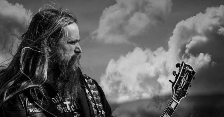 Zakk Wylde posando para foto