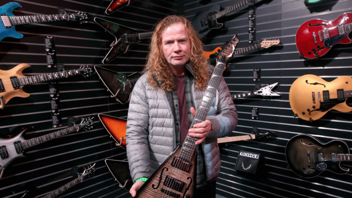 screen_shot_2017-11-01_at_7.56.36_am Dave Mustaine em uma loja de guitarras
