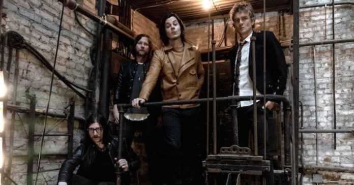 The-Raconteurs The Racounters posando para foto
