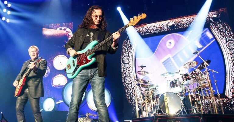 Geddy Lee e Alex Lifeson tocando ao vivo