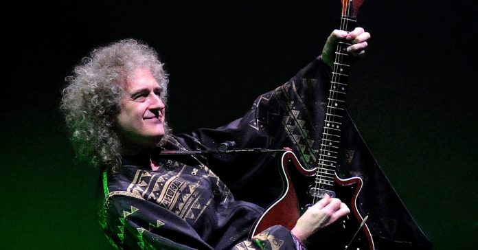 brian-may Brian May tocando guitarra ao vivo
