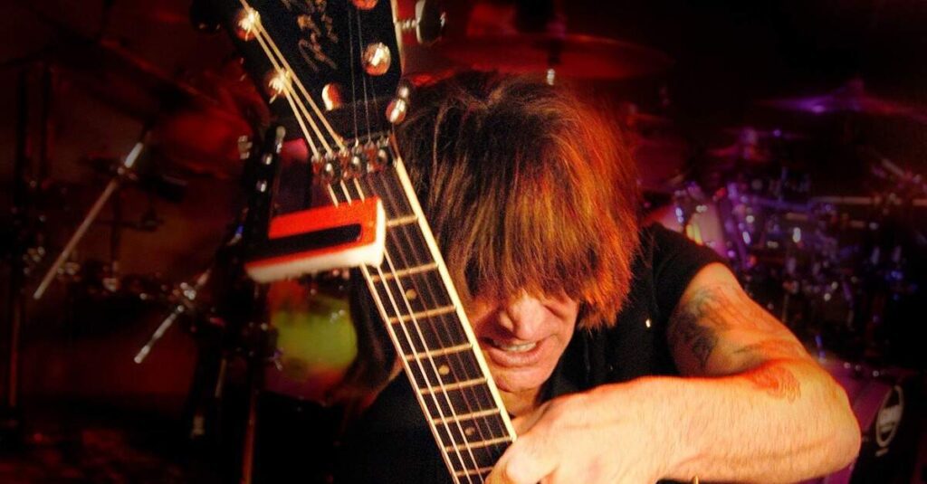 Michael Angelo Batio tocando guitarra