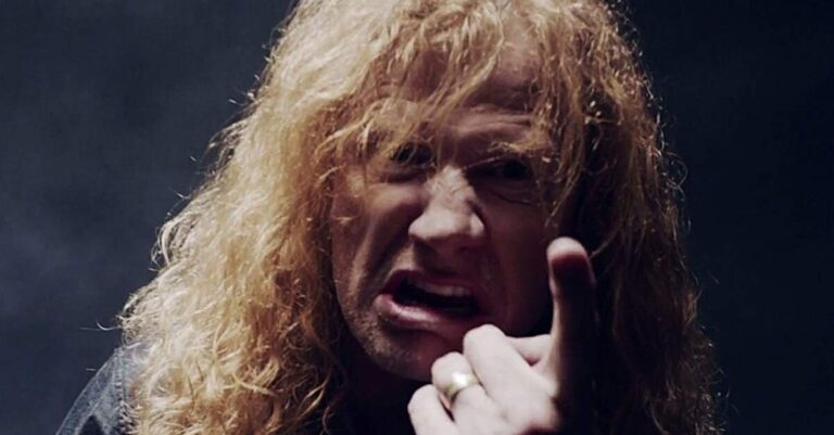 Dave Mustaine apontando o dedo para a câmera