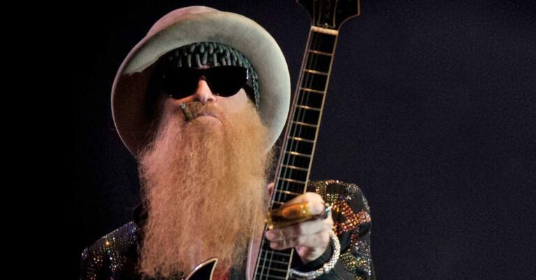 Billy Gibbons posando para foto