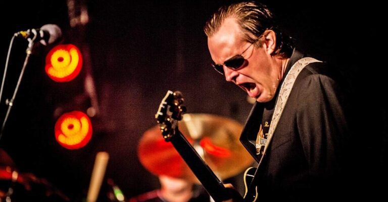 Joe Bonamassa tocando ao vivo