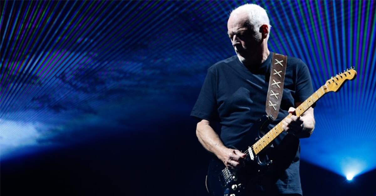 David Gilmour tocando com uma Fender Strato