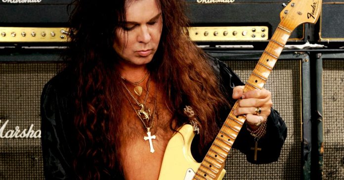 malmsteen Malmsteen tocando uma Fender Stratocaster
