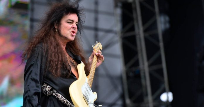 malmsteen Malmsteen tocando ao vivo