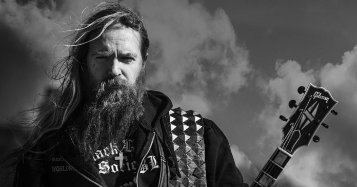zakk-wylde Zakk Wylde segurando uma guitarra Gibson