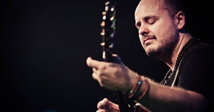 andy-mckee Andy McKee tocando violão ao vivo