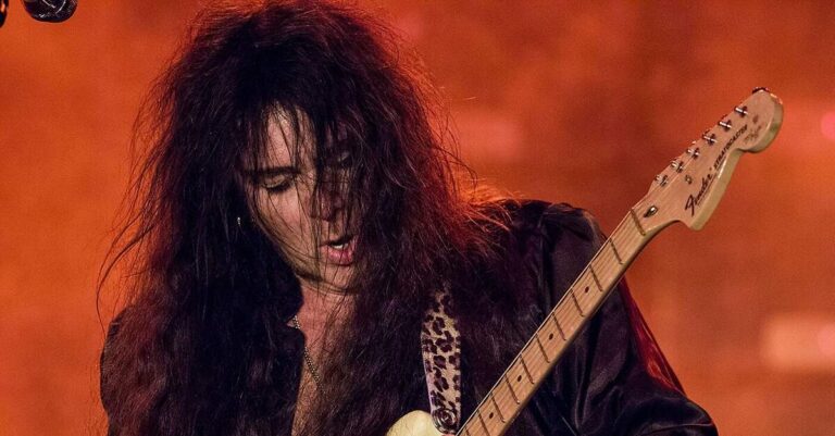 Malmsteen tocando uma Fender Stratocaster