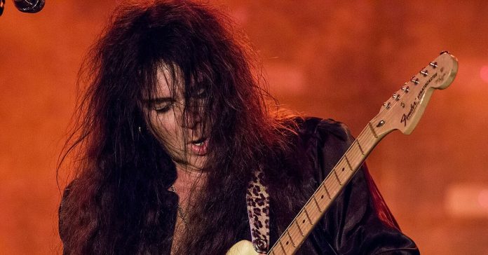 malmsteen Malmsteen tocando uma Fender Stratocaster