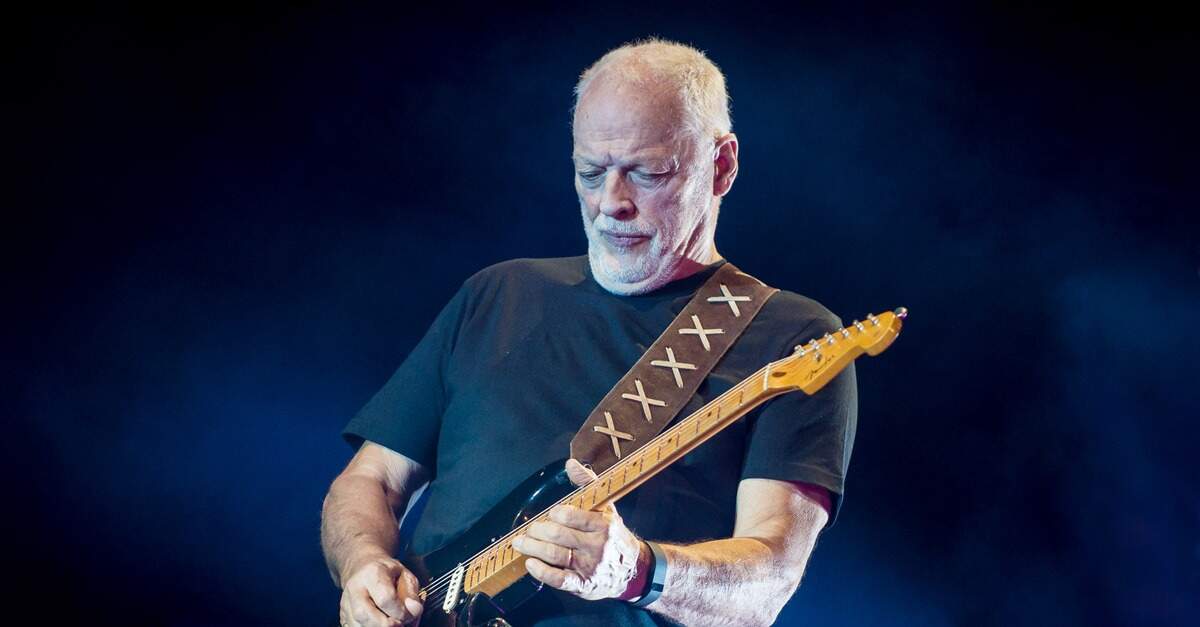 David Gilmour empunhando a Black Strat