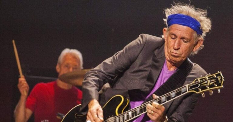 Keith Richards tocando ao vivo