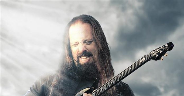 petrucci Petrucci tocando uma guitarra Music Man