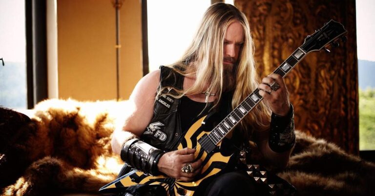 Zakk Wylde tocando guitarra