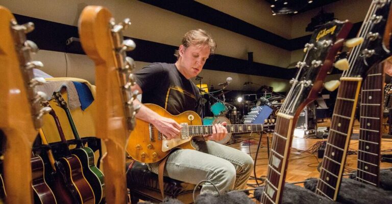 Joe Bonamassa tocando uma Les Paul