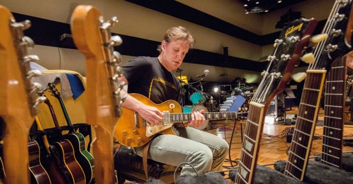Joe-Bonamassa Joe Bonamassa tocando uma Les Paul