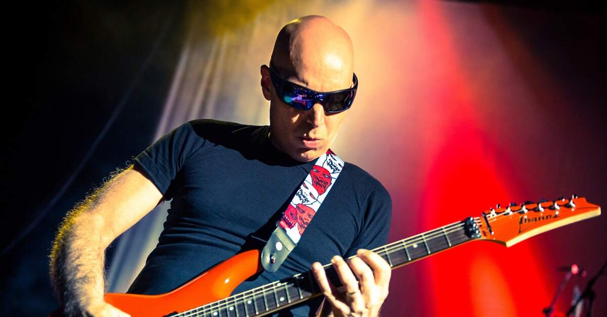 Joe Satriani tocando ao vivo