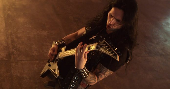 Gus-G. Gus G. tocando uma guitarra Jackson