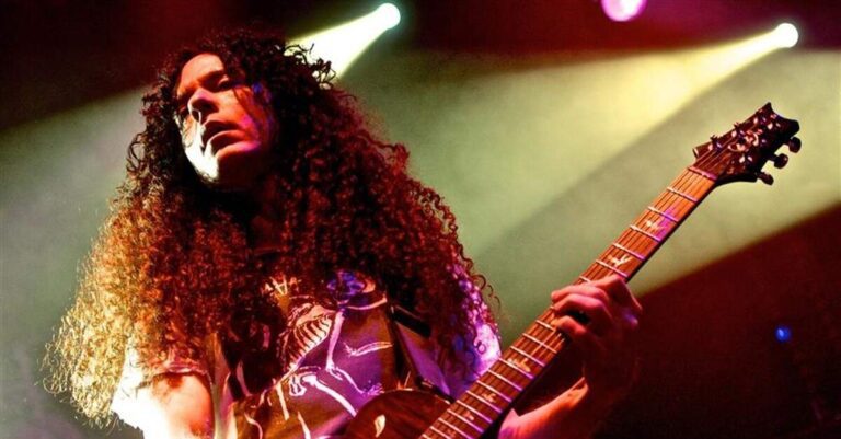 Marty Friedman tocando ao vivo