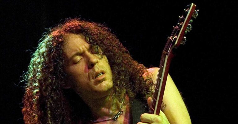 Marty Friedman tocando ao vivo