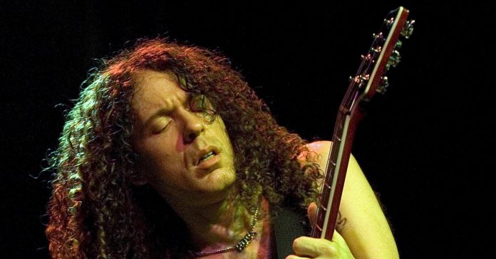 Marty-Friedman Marty Friedman tocando ao vivo
