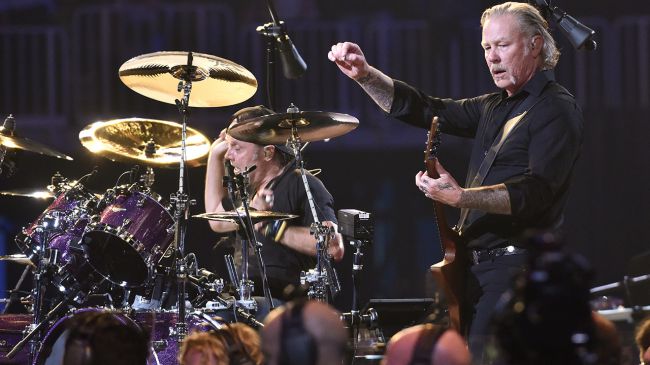 Metallica James Hetfield no palco com Lars Ulrich