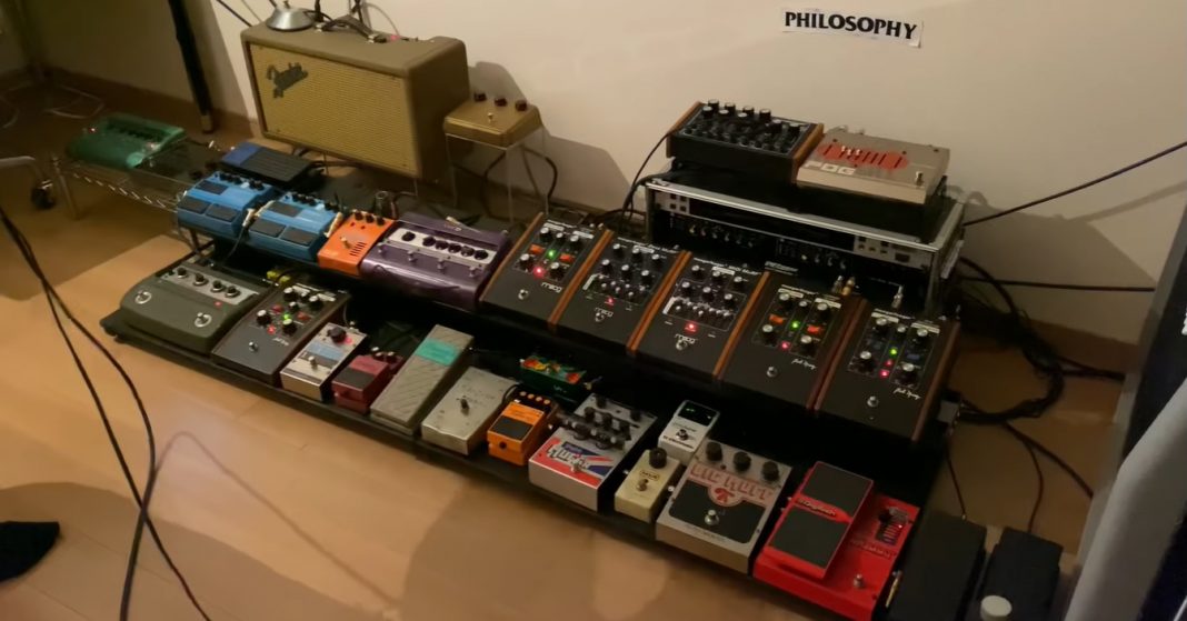 Guitarrista recria pedalboard de John Frusciante em estúdio e ao vivo