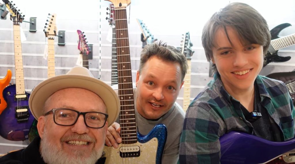 Youtuber dá valiosas dicas para quem vai comprar a primeira guitarra de seu filho primeira guitarra filho
